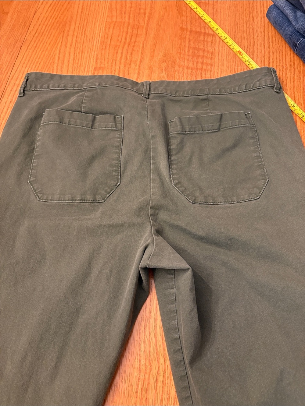 Old Navy Olive Green Pixie Pants - Picture 11 of 11